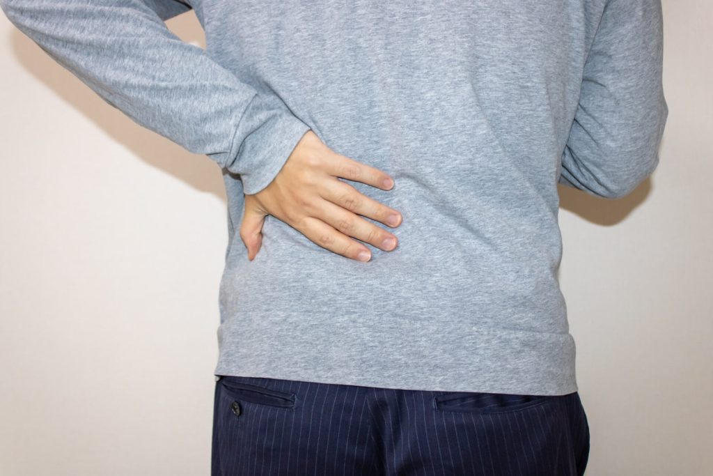 腰痛的男人