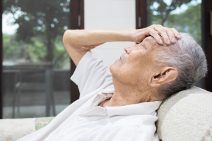 腦中風是什麼？為什麼會發生腦中風？如何快速識別中風症狀？中風當下該怎麼急救？什麼時候需要開刀？神經外科手術有哪些選擇？術後如何照護？如何預防再次中風？腦中風雖然聽起來可怕，但只要了解正確的處理方式，從緊急處理到專業治療都能大幅提升復原機會。這篇文章由神經外科謝炳賢醫師，帶你了解腦中風的完整應對策略，幫助患者爭取最佳治療效果。
