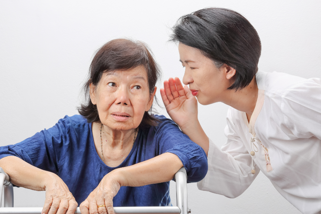 解析65歲後聽力受損的常見症狀與黃金治療時機