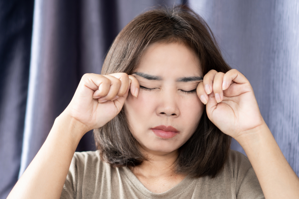 眼睛刺痛又流淚？小心是睫毛倒插惹的禍！