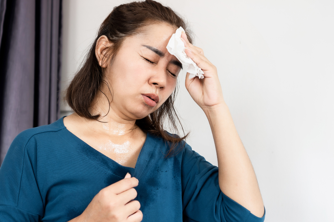 半夜熱醒、莫名想哭？更年期不是老了，是身體最重要的能量轉換期