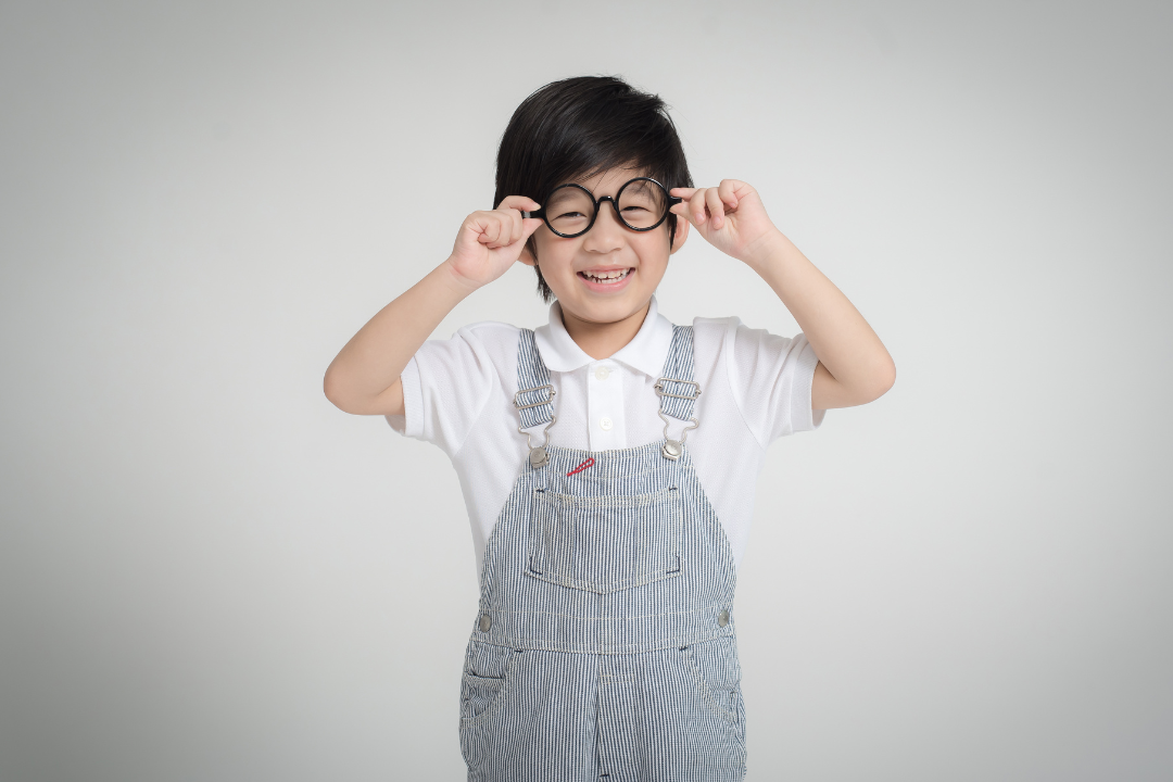 近視控制怎麼選？角膜塑型片 vs 兒童近視控制隱形眼鏡完整比較
